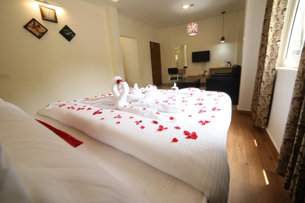 Hotel Soorya Castle Wayanad Buitenkant foto